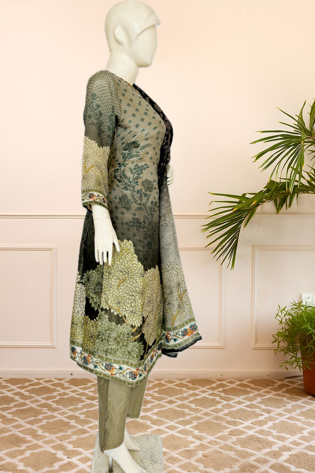 Embroidered Black Suit Set Dupatta
