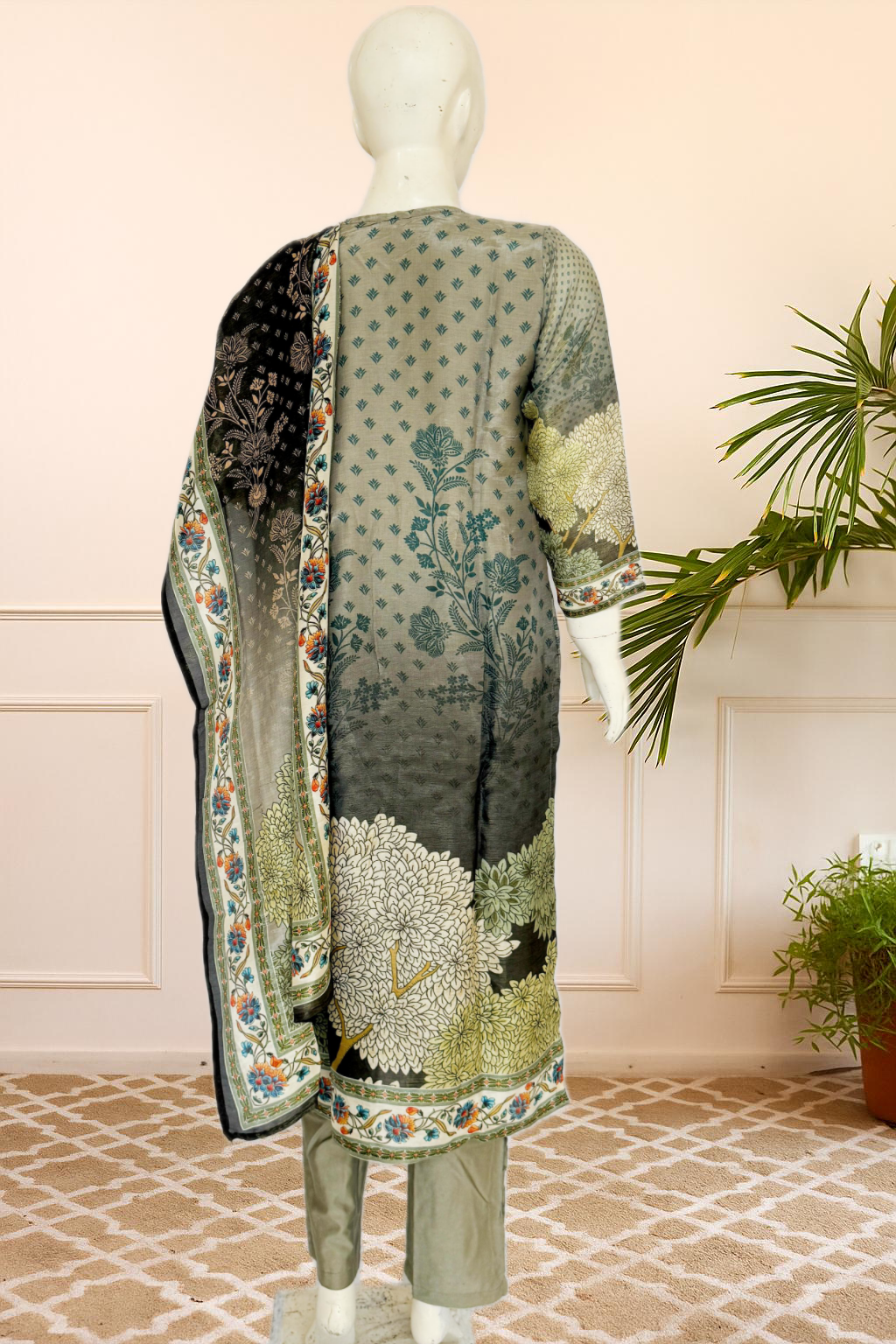 Embroidered Black Suit Set Dupatta